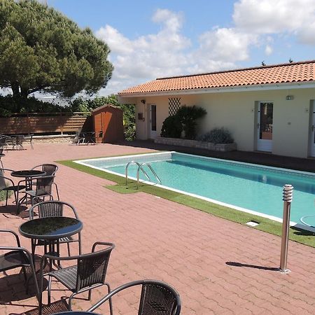 Hotel Auberge Des Charmilles Sainte-Soulle Szoba fotó