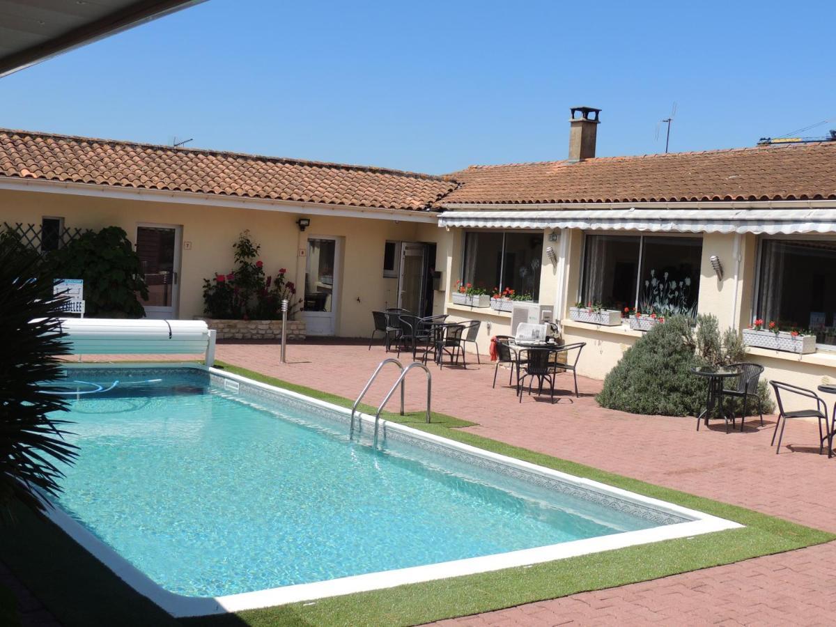 Hotel Auberge Des Charmilles Sainte-Soulle Kültér fotó