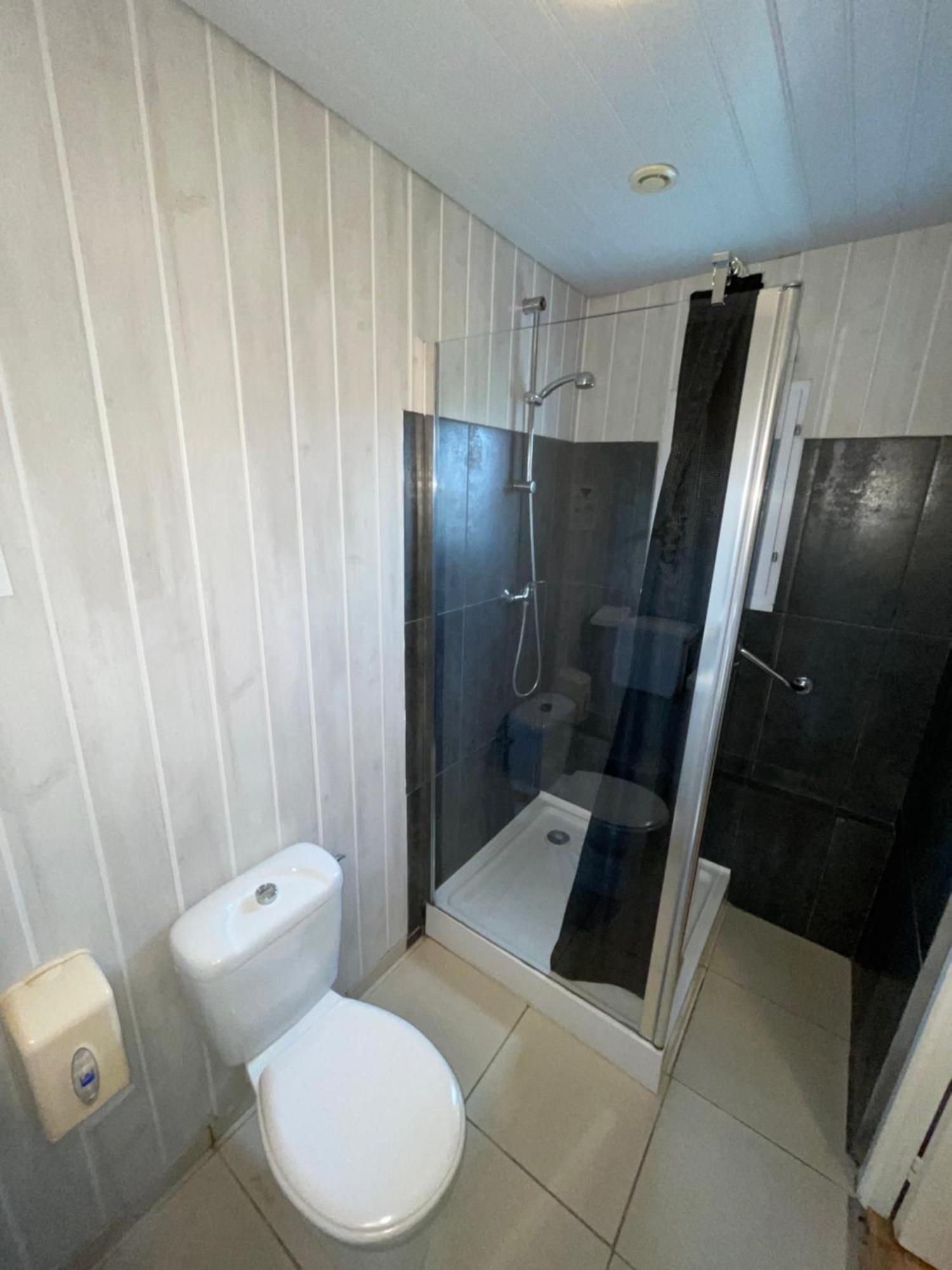 Hotel Auberge Des Charmilles Sainte-Soulle Szoba fotó