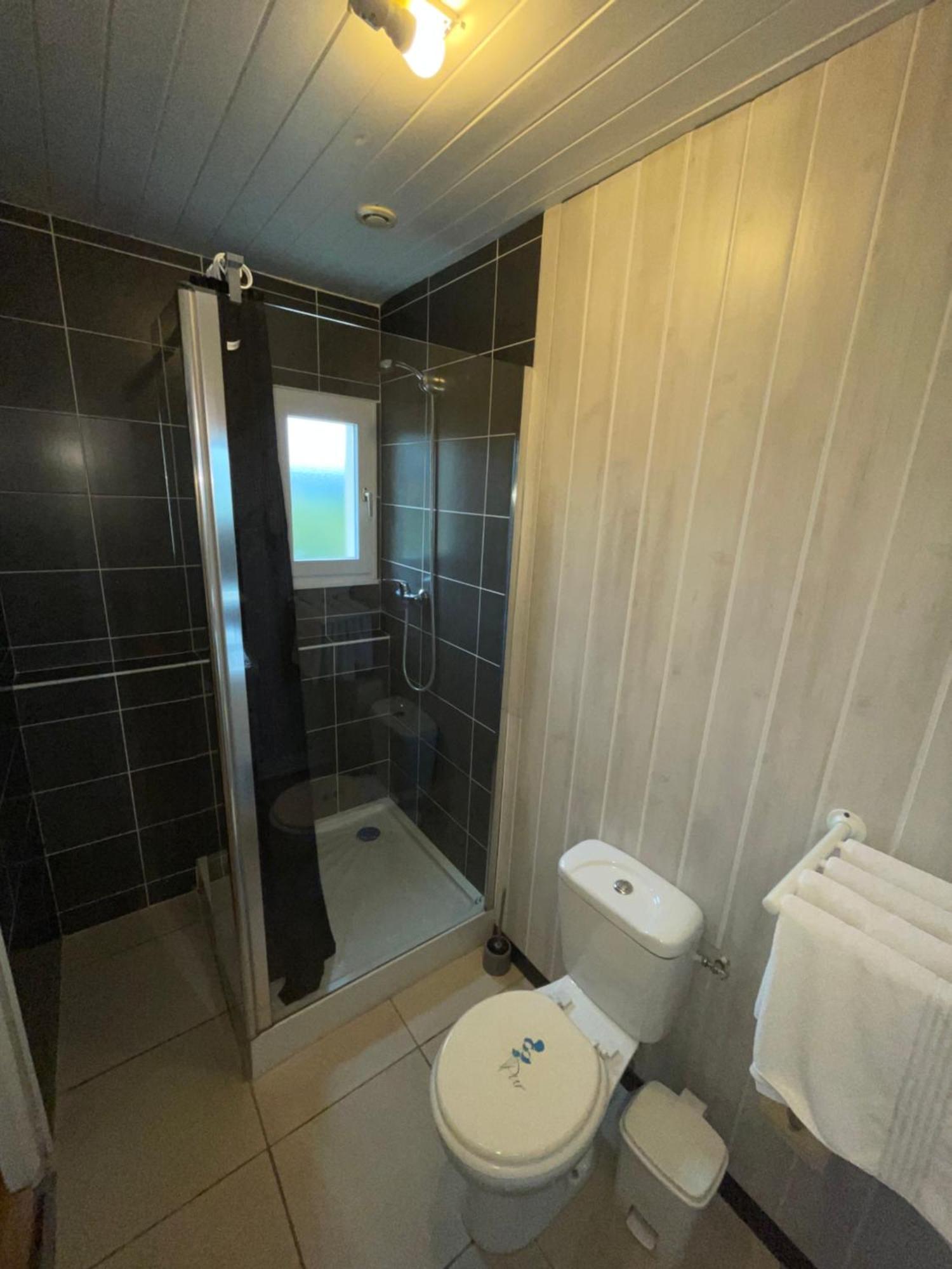 Hotel Auberge Des Charmilles Sainte-Soulle Szoba fotó
